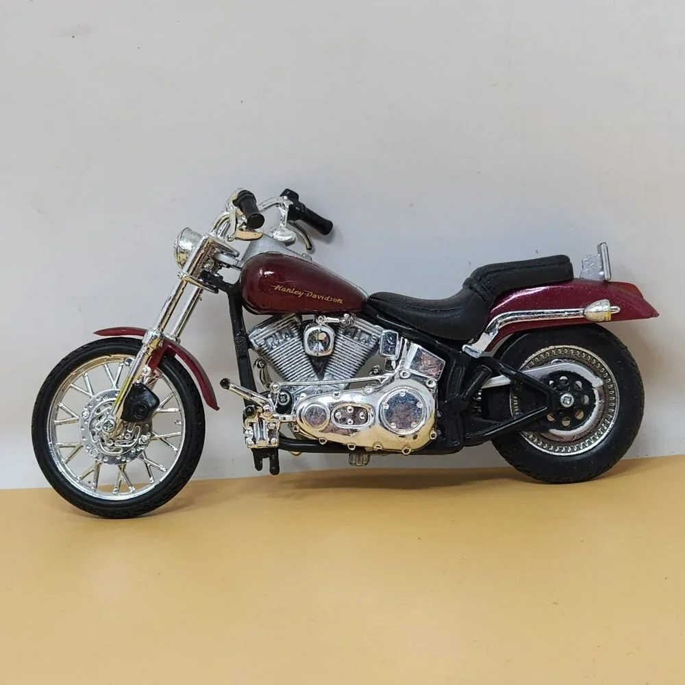 Harley-Davidson‎ Die-Cast Motorcycle Gold & Maroon 1:18 Scale Collectors Edition